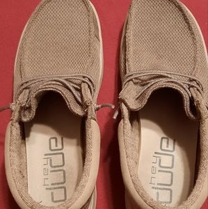EUC Women's size 8 Hey Dude shoes